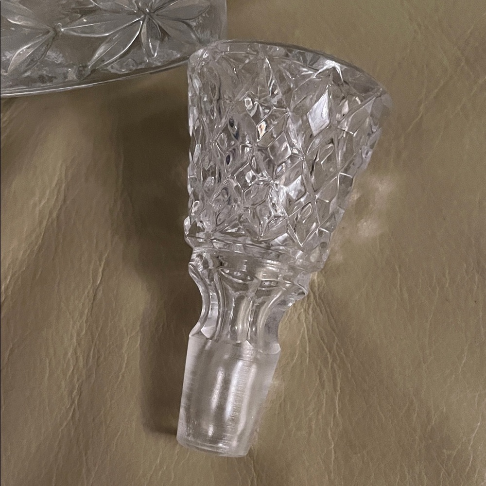 Vintage Elegant Crystal Decanter - Picture 2 of 3